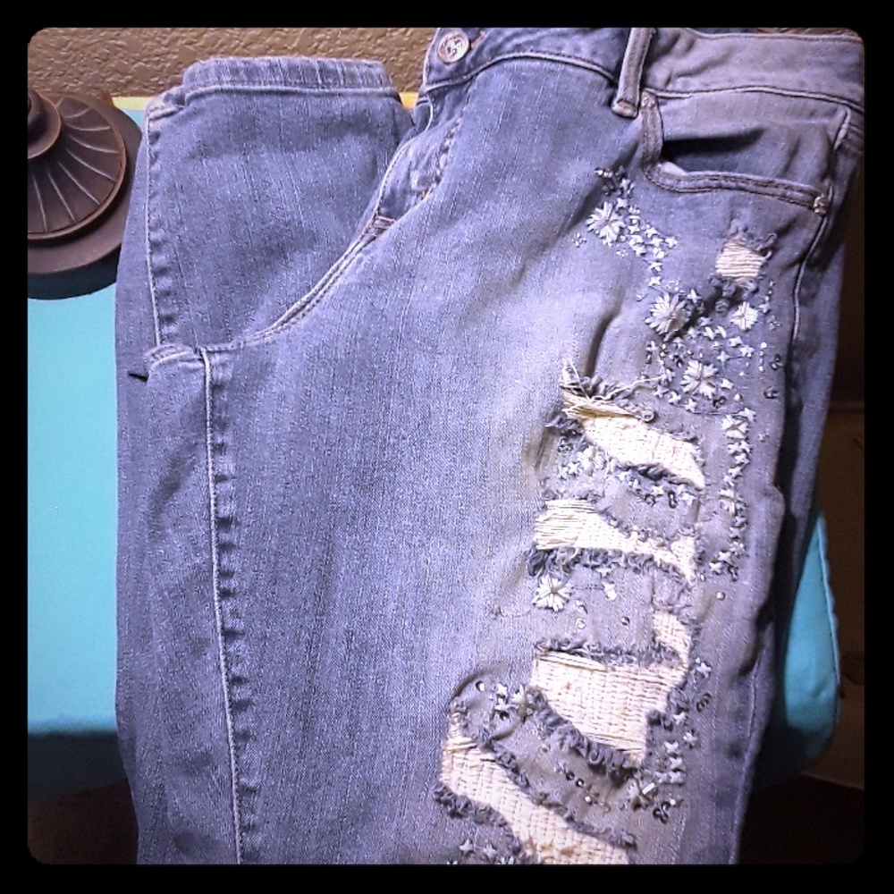 Torrid distressed cute skinny jeans